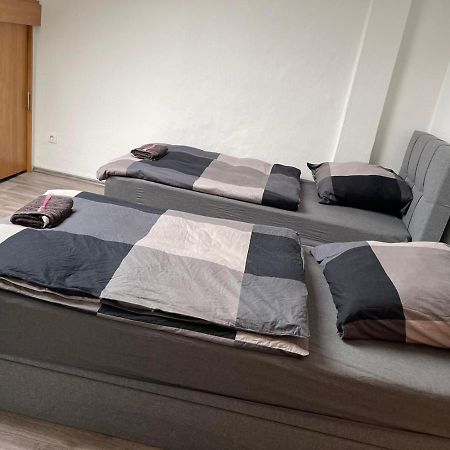 Apartment Bis Zu 8 Einzelbetten Stellplatz Wifi Essen Exteriér fotografie