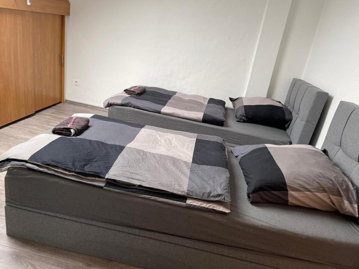 Apartment Bis Zu 8 Einzelbetten Stellplatz Wifi Essen Exteriér fotografie