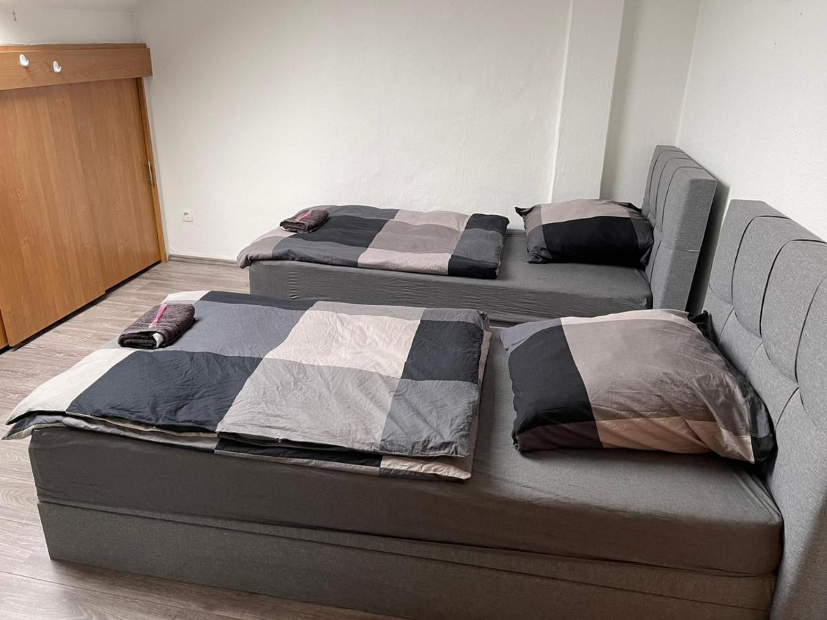Apartment Bis Zu 8 Einzelbetten Stellplatz Wifi Essen Exteriér fotografie